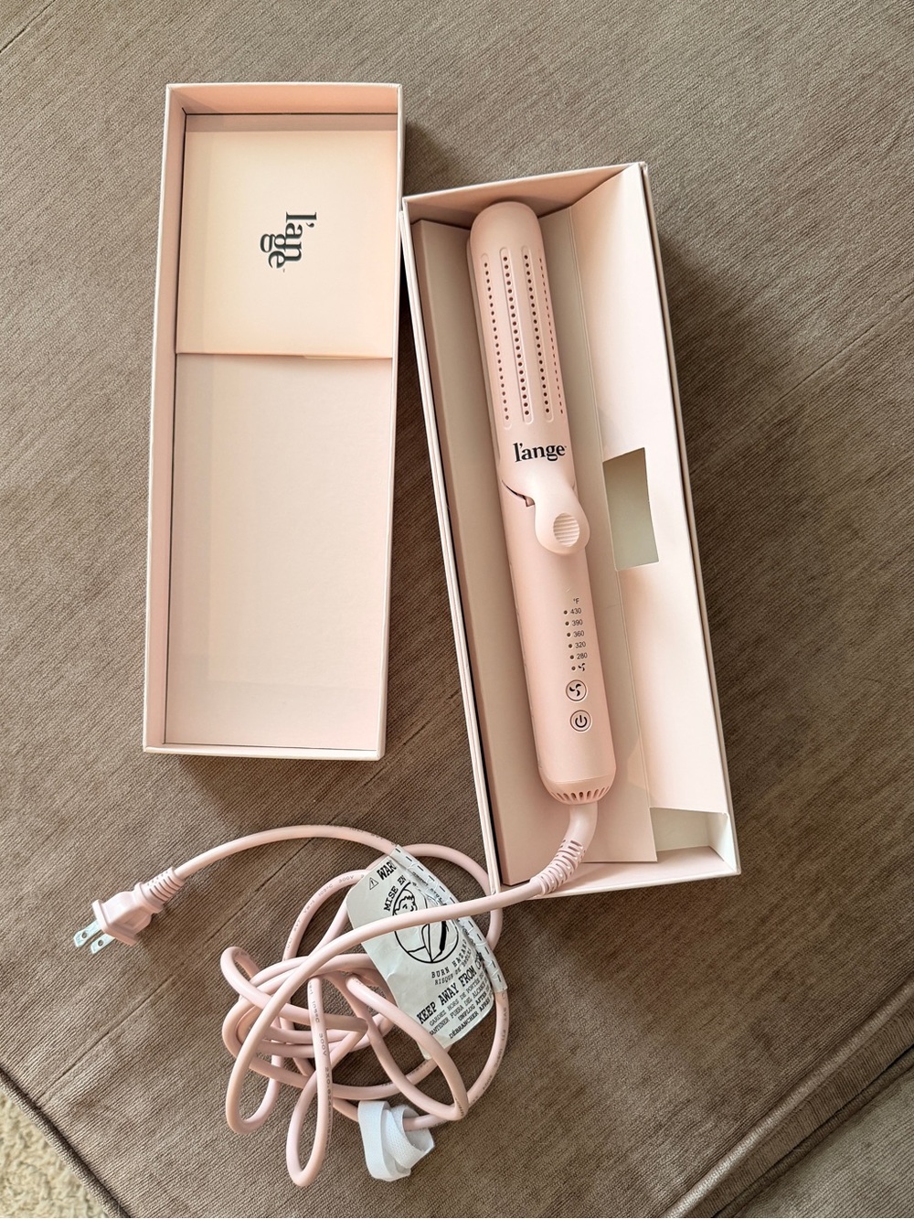 L'ange Hair Le Duo 360° Airflow Styler in blush.